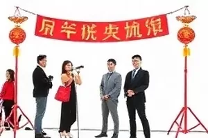 代言解约连锁反应条目封面，被撤下的广告灯箱与卷起的海报